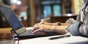 انتظام كامل للخدمات الحكومية في أول أيام العمل عن بُعد