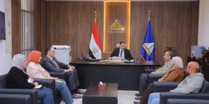 محافظ دمياط يبحث إنهاء مشروعات مدينة رأس البر