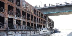 تسيير عائمة سياحية علقت بكوبري دندرة العلوي غرب قنا