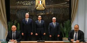 مدبولي يشهد توقيع عقد مشروع "بولي سيرف" المصرية للكيماويات بالسخنة