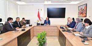 باستخدام أسماك "المبروك".. الرى تواجه أزمة الحشائش الغاطسة بترعة وادي النقرة بأسوان