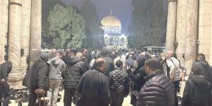 الأقصى يفتح أبوابه للفلسطينيين