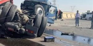 انقلاب سيارة نقل محملة بالزيوت غرب الإسكندرية دون إصابات