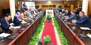 محافظ الغربية يترأس اللجنة العليا لتوريد القمح ويتابع الاستعدادات للاستلام والتخزين