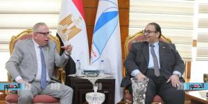 بحث الموقف التنفيذي للمدينة الطبية وتشغيلها بجامعة كفر الشيخ