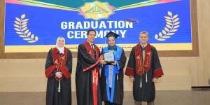 رئيس جامعة بنها يشهد حفل خريجي طلاب الدراسات العليا