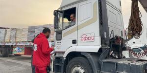 قافلة جديدة إلى غزة.. الهلال الأحمر يستعد لإطلاق المساعدات رقم 174
