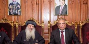 رئيس جامعة طنطا يقدم التهنئة للأنبا بولا بمقر المطرانية