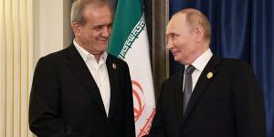 بوتين لـ بزشكيان: روسيا مستعدة لإيجاد حل سلمي للنزاع الإيراني