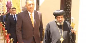 محافظ القليوبية يهنئ الأنبا مرقس ويشارك قداسات عيد القيامة