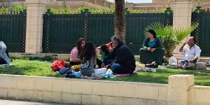 شاهد.. احتفالات المصريين بشم النسيم في الميادين العامة