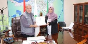 رئيس مياه الفيوم يكرم الأم المثالية بالشركة