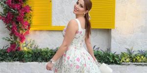 بفستان أبيض مزين بالورود.. نسرين طافش تتألق في أحدث ظهور