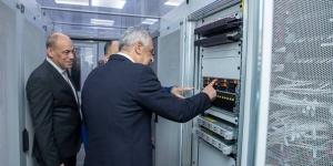 وزير الإنتاج الحربي يتابع منظومات العمل الرقمية وتأمين الشبكات