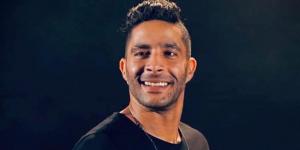 مصطفى منصور يروج لمسلسل “للعدالة وجه آخر” بصورة مع ياسر جلال