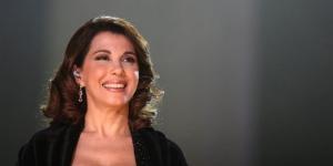 بتعلم أختها الغناء وتبدأ بأشهر أغاني ماجدة الرومي.. صوت أكبر من سنه (فيديو)