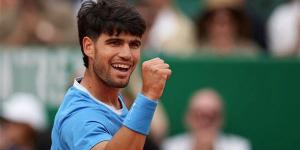 ألكاراز يتأهل للدور الثاني في بطولة برشلونة للتنس