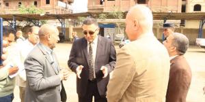 محافظ القليوبية يتفقد انتظام حركة الميكروباص والسرفيس بموقف كفر شكر