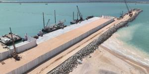 وزير النقل يتفقد تطوير ميناء العريش ويشهد انطلاق المنطقة اللوجيستية