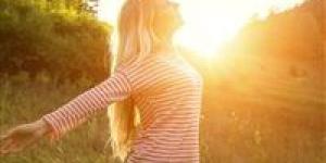 "بين الشفاء والخطر" .. ماذا تفعل أشعة الشمس بجسمك يومًا بعد يوم؟