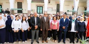 محافظ المنيا يشارك في احتفالية مدرسة الثانوية بنات