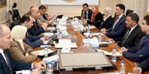 وزيرا الصناعة والعمل يبحثان سبل تعزيز التكامل والتعاون بين الوزارتين في المجالات المشتركة