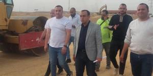 رئيس جهاز الفيوم الجديدة يتابع معدلات تنفيذ مشروعات الطرق والمرافق