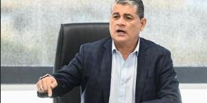 حكم سابق يفتح النار على رئيس لجنة الحكام أوسكار رويز