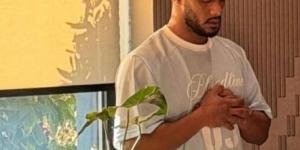 تناقض أم تطور؟.. محمد رمضان يثير الجدل بصورة جديدة أثناء الصلاة داخل المطار