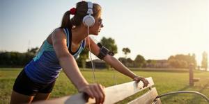 كيف تحافظ على نشاطك في الطقس الحار؟ نصائح طبية فعالة لمواجهة حرارة الصيف