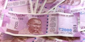 عاجل| المركزي الهندي يتدخل بقوة لكبح الدولار.. والروبية تقفز رغم ضغوط النفط