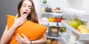 أطعمة تؤثر على جودة النوم.. عادات غذائية تحرمك من الراحة ليلًا