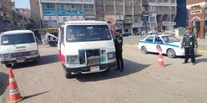 حملات مرورية مكثفة لضبط سيارات "السرفيس" المخالفة بمراكز الشرقية