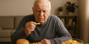 أطعمة تسرّع الشيخوخة.. أكلات يومية تسرق نضارة بشرتك