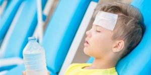 علامات خطيرة تكشف إصابة طفلك بضربة شمس.. انتبه لهذه الأعراض