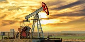 تراجع النفط وسط توقعات بإجراء محادثات لإنهاء الحرب مع إيران واستعادة الإمدادات