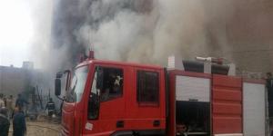 الدفع بـ 12 سيارة إطفاء للسيطرة على حريق 3 مصانع أخشاب وبلاستيك بالقليوبية