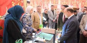 محافظ الغربية يتفقد معرض مخرجات التعليم الفني بمشاركة 110 طالب