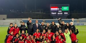 بعثة المنتخب الوطني للكرة النسائية تعود إلى القاهرة بعد انتهاء معسكر السعودية.. صور