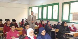 ​مدير "تعليم الجيزة" يوجه بتفعيل القانون مع الطلاب المتجاوزين لنسب الغياب