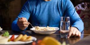 خطر يومي في طبقك.. كيف تقودك السكريات الخفية إلى أمراض مزمنة دون أن تدري؟