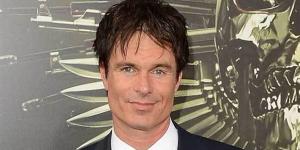 رحيل باتريك مولدون يطوي صفحة نجم ترك بصمة في الدراما الأمريكية