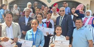 تكريم المتفوقين والفائزين بمسابقة لمحات من الهند بمدارس البحر الأحمر