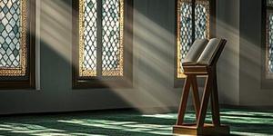 حكم من أدركه أذان الصبح وهو يوتر هل يكمل صلاته أم يقطعها ويقضيها بعض طلوع الشمس؟