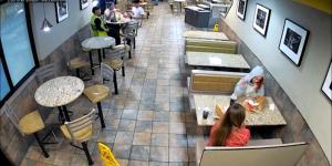 مشادة داخل مطعم تضع آيس سبايس في صدارة السوشال ميديا