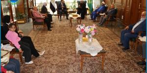 محافظ القليوبية يكرم رئيس المنطقة الأزهرية بالقليوبية بمناسبة بلوغه السن القانونية للمعاش