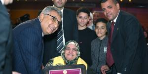 محافظ الدقهلية يشهد حفل تكريم الأمهات المثاليات بقصر ثقافة المنصورة