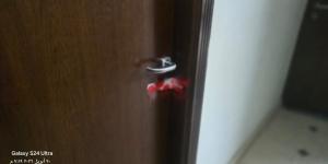 غلق وتشميع عدد من المعامل الطبية بمنطقة فيصل لإلقائها مخلفات طبية بالطريق الدائرى