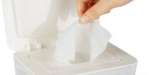 المناديل المبللة للأطفال.. هل هي آمنة فعلاً؟ ما يجب معرفته