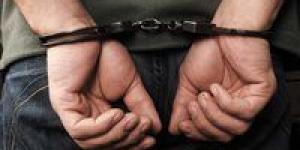 محاضر وهمية.. القبض على عاطل انتحل صفة موظف للنصب على أصحاب المحلات بالهرم